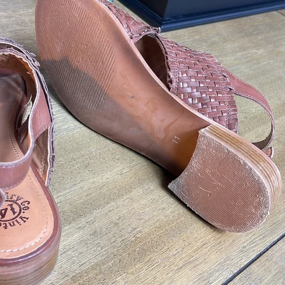 VINTAGE FOUNDRY CO. LEATHER SANDALS - Picture 8 of 9
